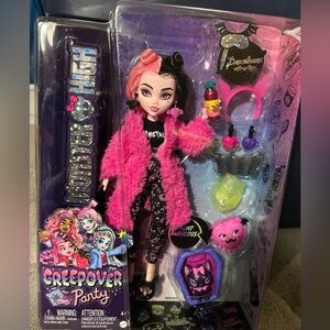 In hand & ready to ship! VHTF Monster High Draculaura & her pet Count Fabulous